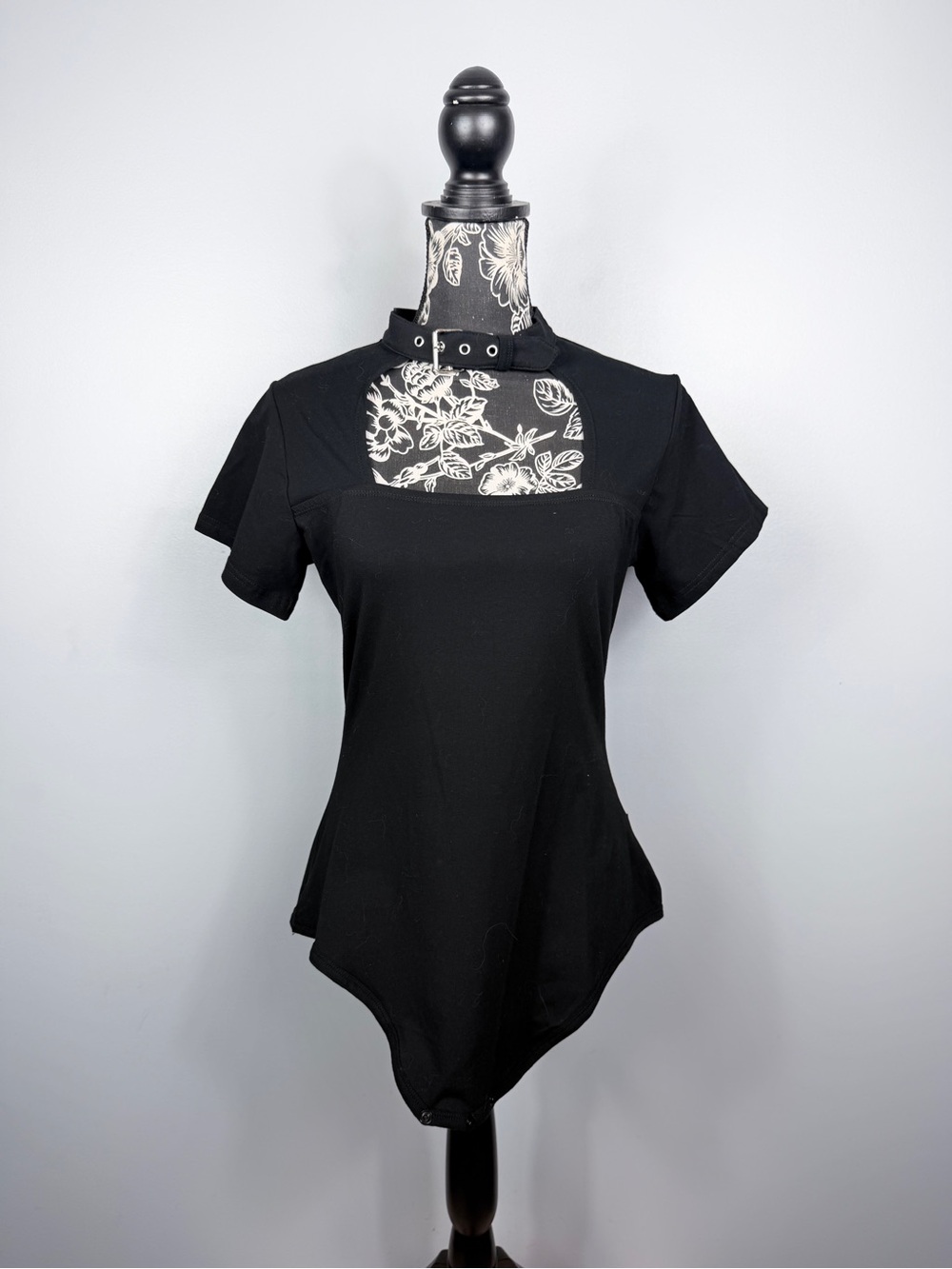NWT Littleforbig black adjustable collar short sleeve bodysuit size large